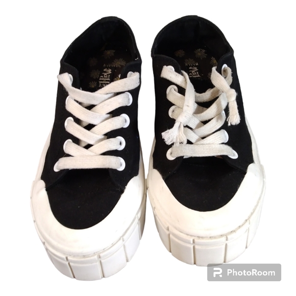 Mad Love Shoes - Mad Love woman's black lace up platform sneakers, 7